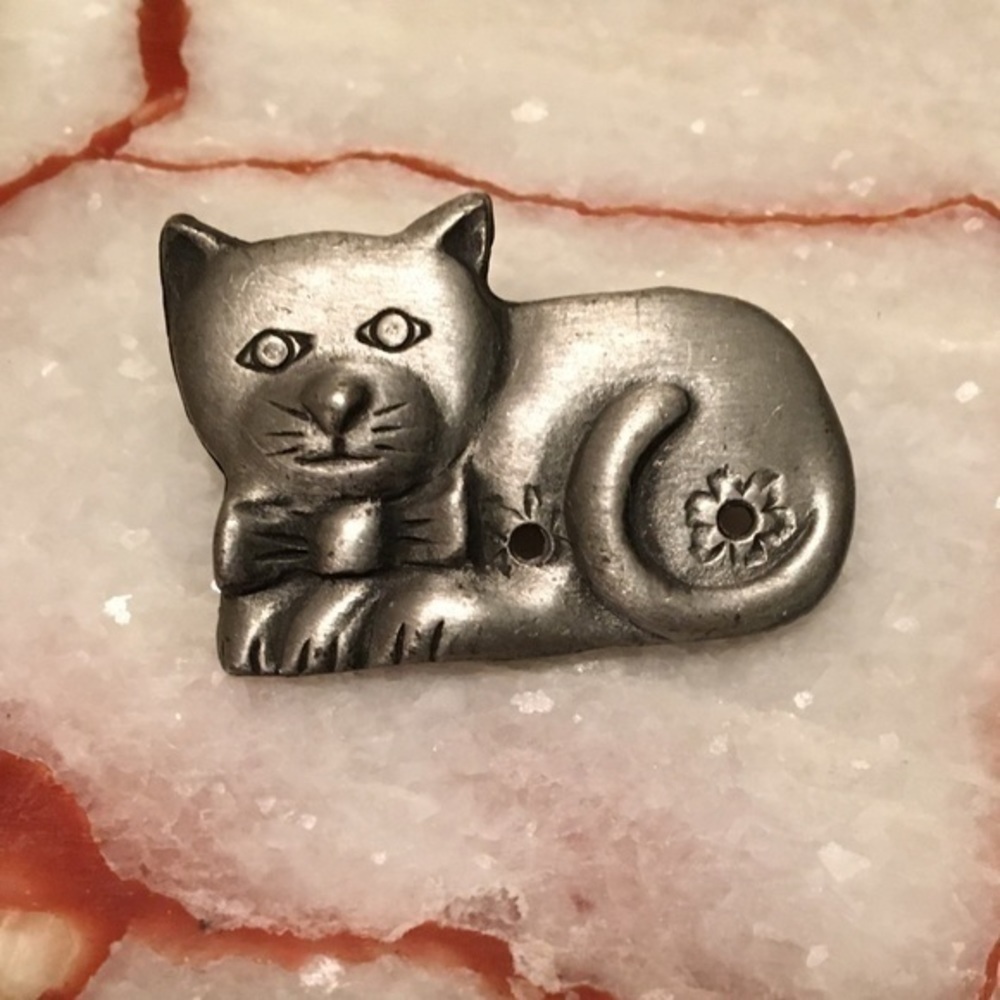 Cute Cat Pin Silvertone Metal Brooch - Picture 5 of 8